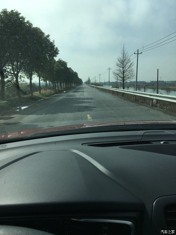 回来时因为杭州要限行就干脆不走高速慢慢回来,路过安亭镇时拍的