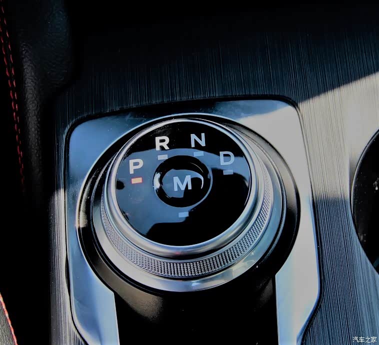 附上旋钮档的图,这种旋钮挂挡在这个价格的车上还是很少见的