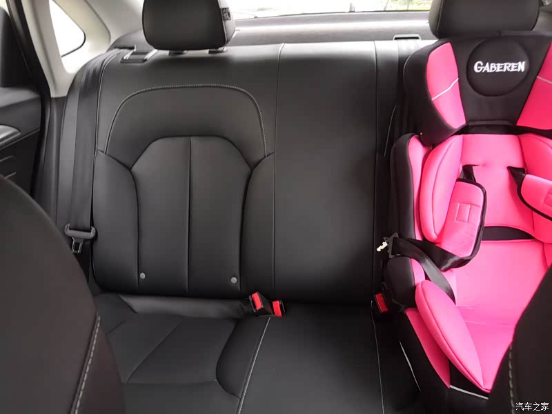 安全座椅安装的也很牢固