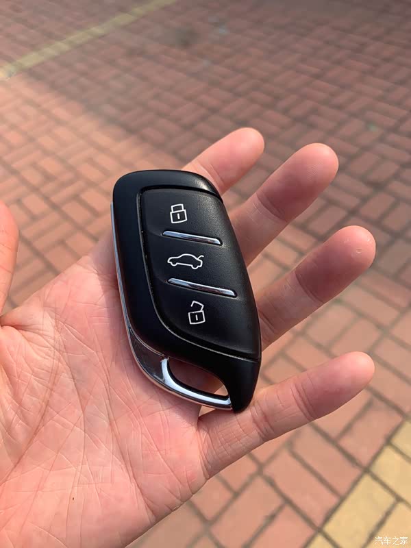 汽车之家|名爵5报价大全|大众点评|2021款 300tgi dct青奢豪享版怎么