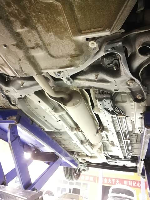 致享的离地间隙比较高,所以就没有喷底盘装甲,底盘目前看着还是挺干净