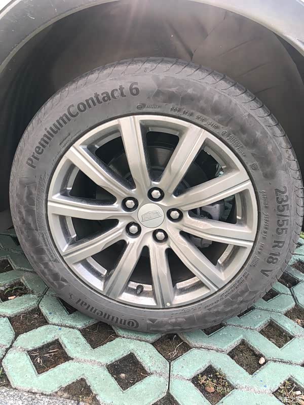 18寸的脚配上马牌轮胎.舒适性可以.