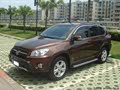 外观野性，内部空间大，舒适，耐用。RAV4，我的最爱。