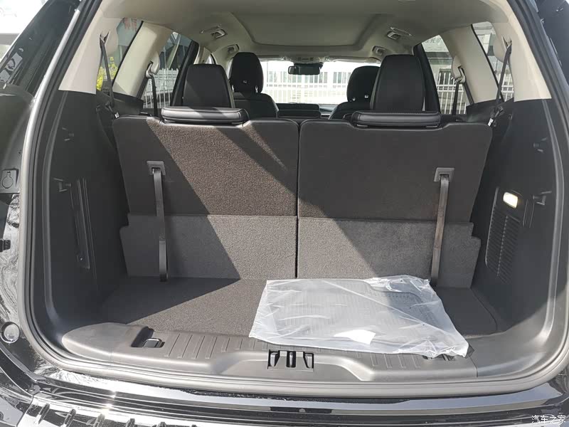 后备厢容积:锐界plus的后备箱容积放三个24寸的行李箱肯定没问题,进深