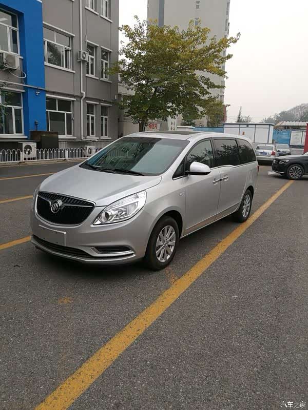 【外观】 看,直喜欢别克车,觉北美车型范,又又宽,姆车似.