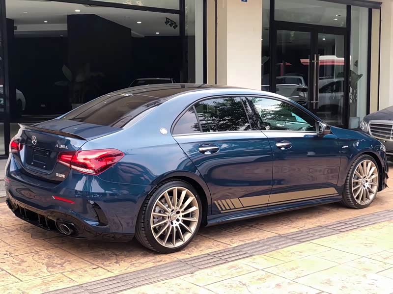 没毛病 amg饰板看着很高级 加上氛围灯 小姐姐都爱 方向盘 g6375