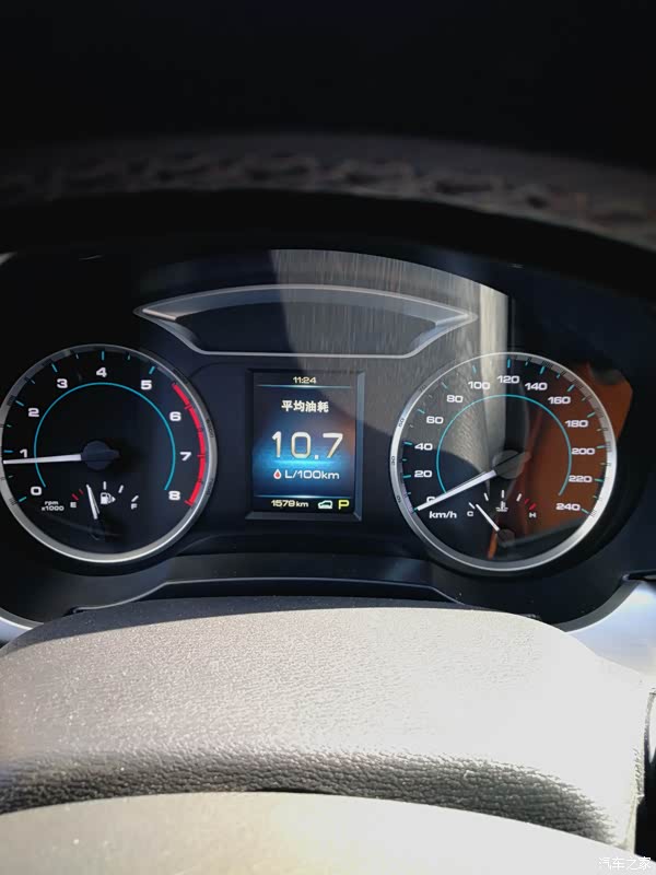 0t 自动豪华型 跑速 : 跑速运模式3500转时候170迈速度 【操控】 方向