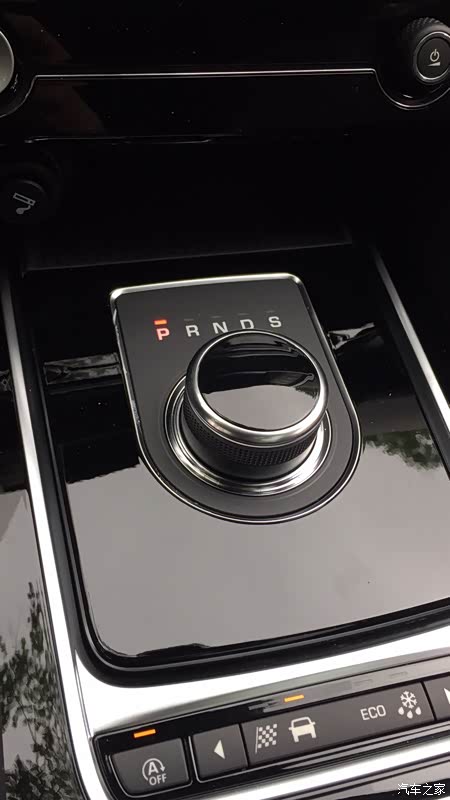 这个换挡的旋钮**很高,比较喜欢,准备在马老板家买一个红色的豹子头贴