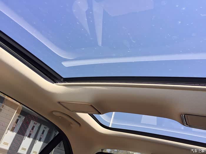 这个天窗是很喜欢的,和c180的区别最直接的就是天窗了