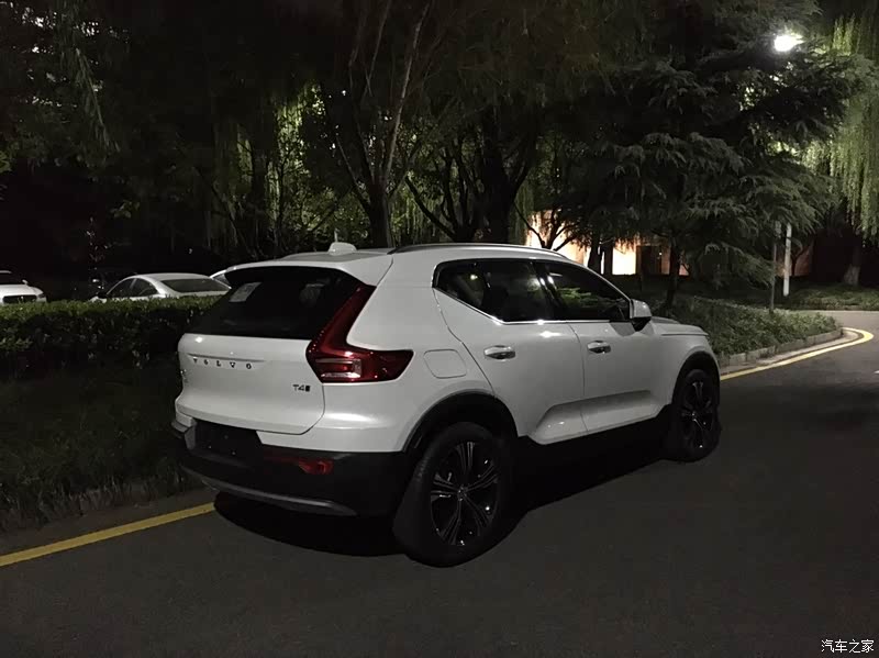 汽车之家|沃尔沃xc40报价大全|大众点评|2021款 t4 四驱智远豪华版