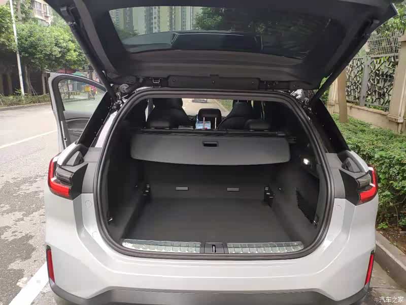 硕大的后备箱