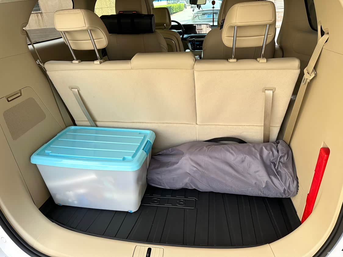 后备箱空间还可以,75之前79老8相比区别79大,79同79地方就