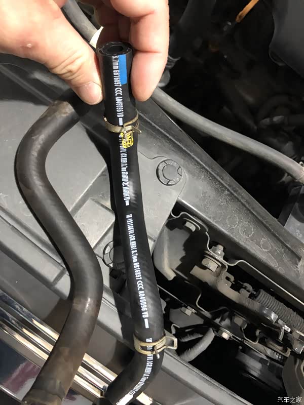 这是新的刹车真空管.