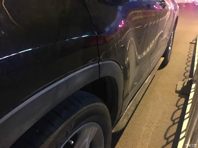 0t 四驱豪华版 7座 【吐槽】 不得不说的车漆太薄,门上好几个磕痕