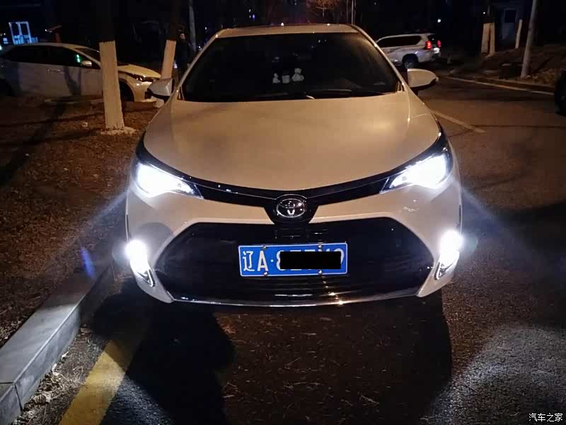 晚上我喜欢把雾灯一起打开,这样能好一点,哈哈哈开了很久才注意到雷凌