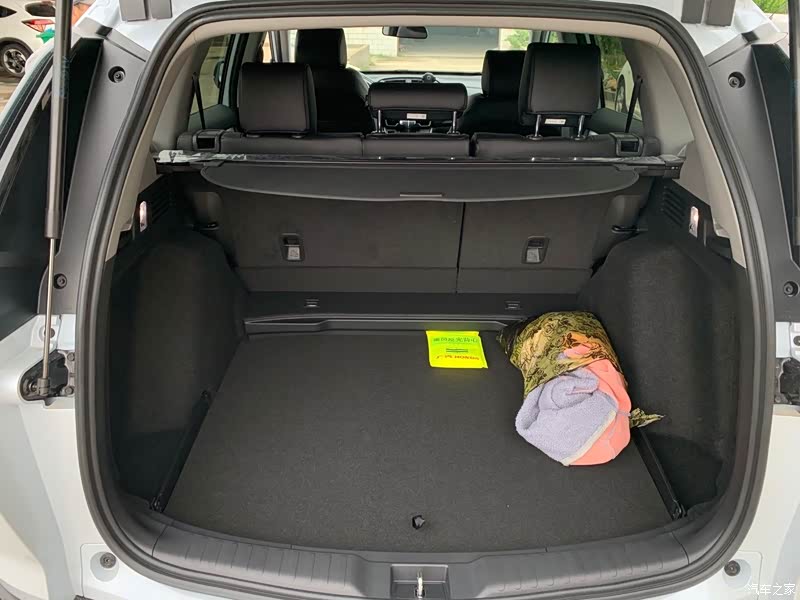 71星73评,皓影的空间真心大,不管78前排后排还78后备箱,门的