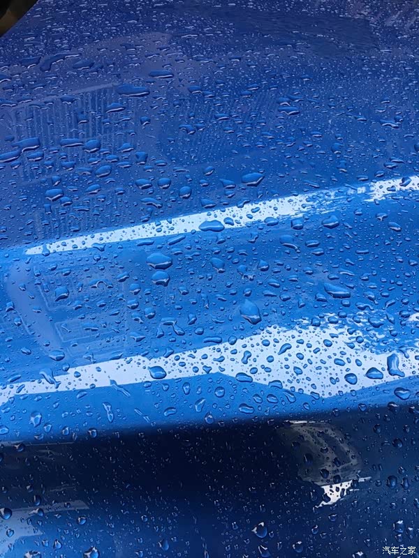 这个蓝色很高档,晚上和下雨天,很好看有点脏【内饰】内饰细节做得很好