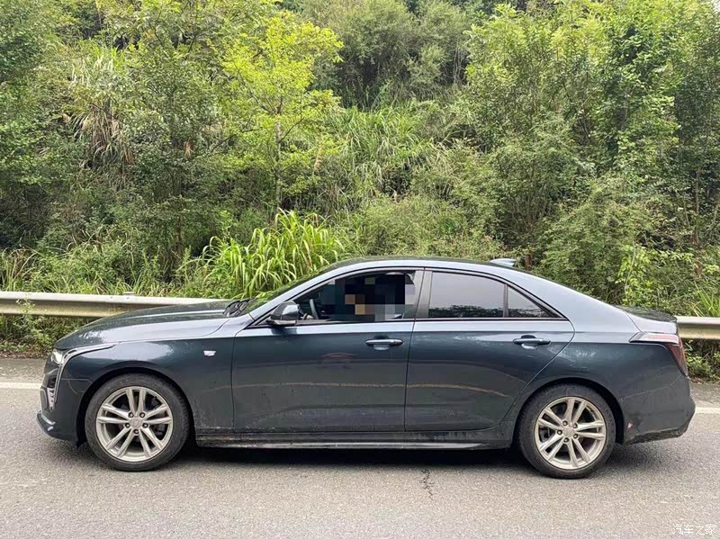 凯迪拉克ct42021款28t风尚型