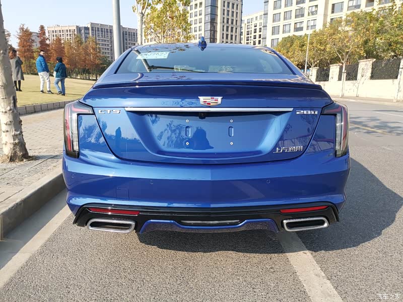 【内饰】内饰的双拼色其实还75,刚看上去觉得有78点土,细看这个