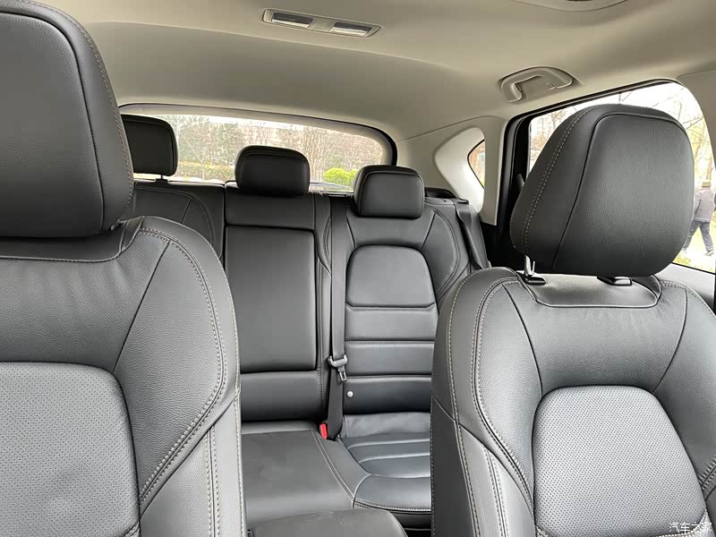 马自达的空间作为驾驶者来说足够我自己发挥74,座椅调整好后视野也