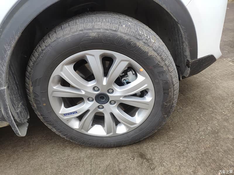 固特异的轮胎座椅舒适性:自带的皮质座椅还行,摸了下和f5,h6基本74