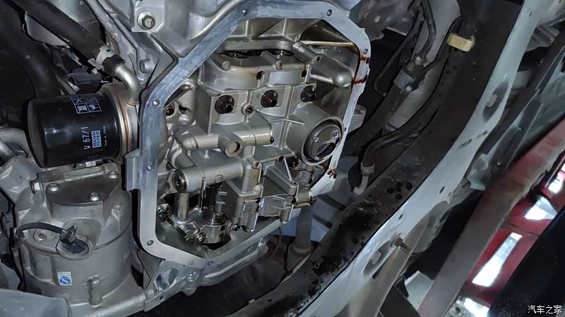 拆下油底壳 更换