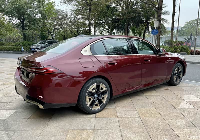 汽车之家|宝马5系报价大全|大众点评|2024款 530li 领先型 m运动套装