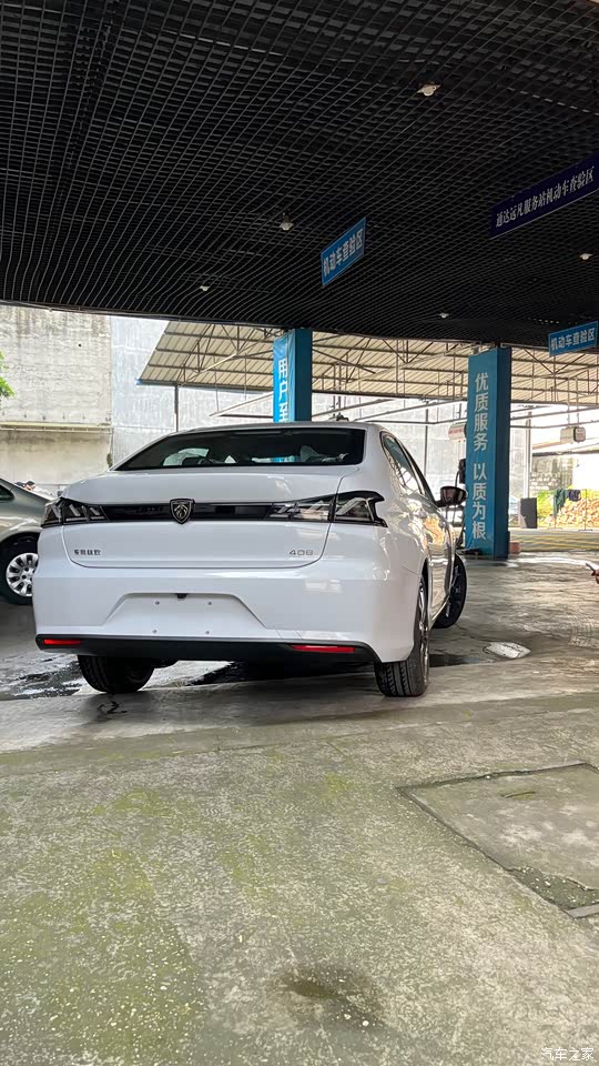 标致408-驾驶性能卓越的小伙伴