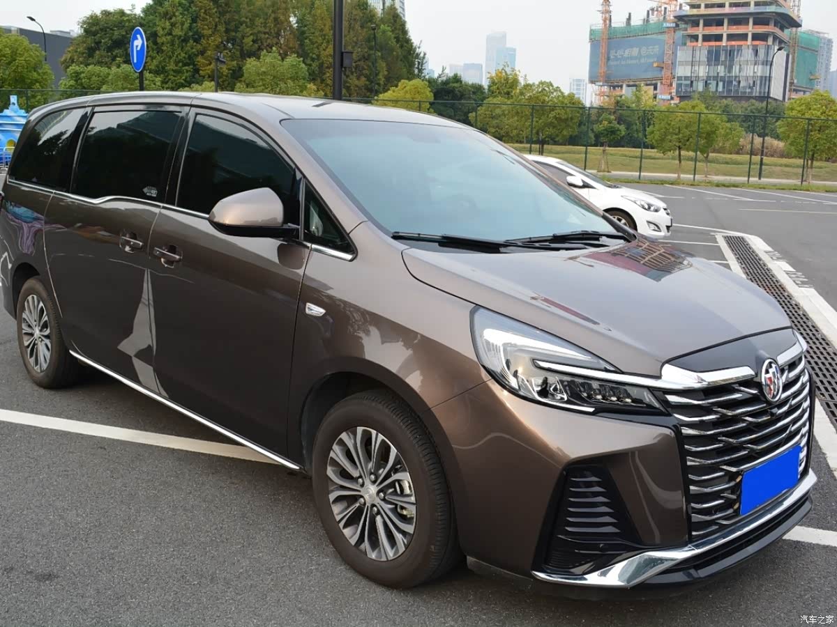 公务车典范别克gl8