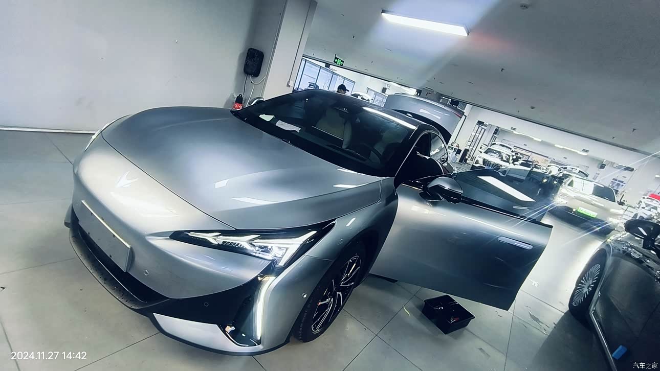 5560车型轿车 5560车型轿车