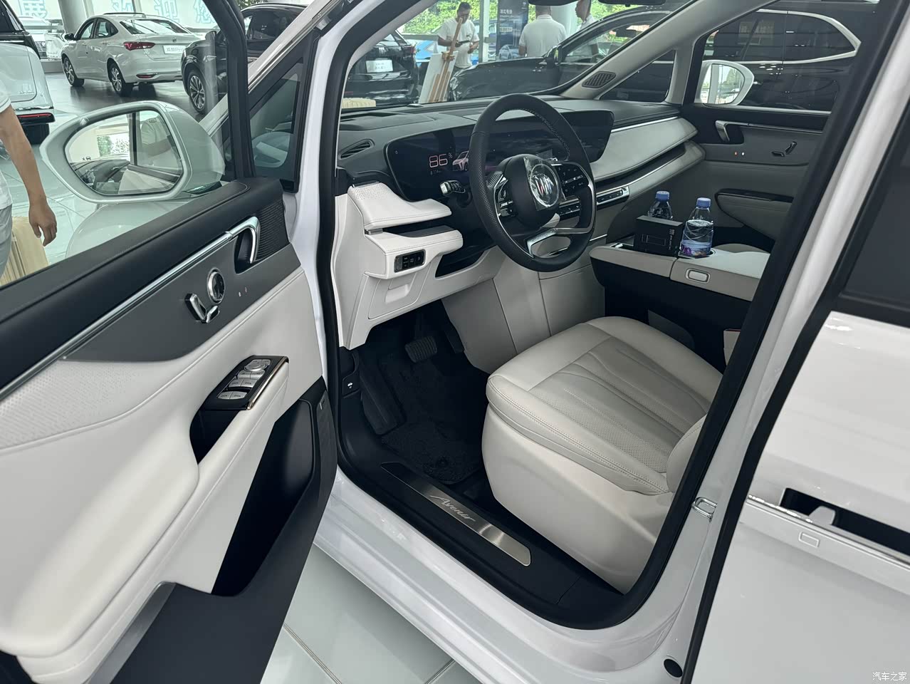 别克gl8新能源 2024款 陆尊 奢享版 6座怎么样_优缺点