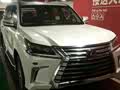 雷克萨斯LX570，穿西装的越野猛男。